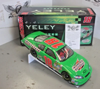 J.J. Yeley Interstate Batteries 2006 1/24 acción NASCAR diecast autografiado Foto 1 de 2