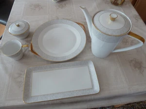Porzellan KaffeeService Edel Goldrand Königl. pr. Tettau, weißgrau, kaum genutzt - Bild 1 von 7