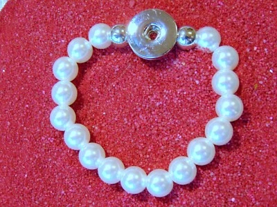 Perlen Armband mit Click Button Wechselschmuck Damen Bettelarmband Weiß - Bild 1 von 4