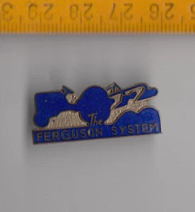 Vintage enamel THE FERGUSON SYSTEM brooch pin badge Massey Tractor - Foto 1 di 1