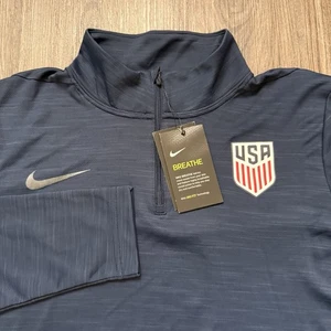 Neu mit Etikett Nike Team USA Fußball 1/4-Reißverschluss Dri-Fit Performance Pullover marineblau Herren Small - Bild 1 von 8