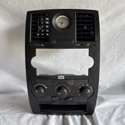 Chrysler 300 2005-2007 tablero central radio clima bisel ventilación moldura envolvente negro Foto 1 de 4