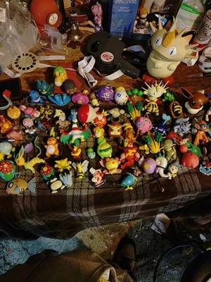 Aprox 80 Figuras Pokemon Vintage Colección Instantánea Foto 1 de 4