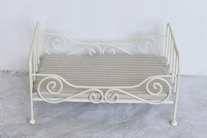 8.5" x 5" Determined Productions White Metal Doll Bed w/Mattress (A) - Picture 1 of 5