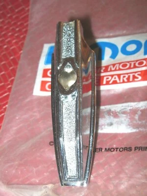 Nuevo de Lote Antiguo 1977-1978 Dodge Monaco, Plymouth Fury capó ornamento base Foto 1 de 3