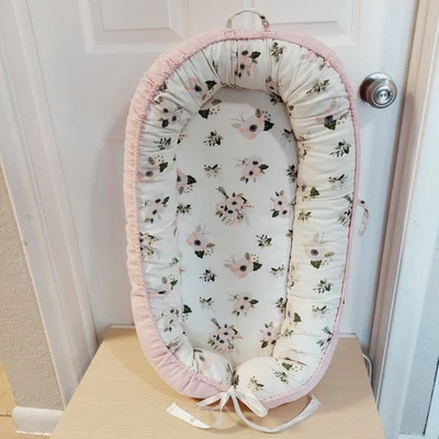 Flores rosas Doc-A-Tot Delux Foto 1 de 4