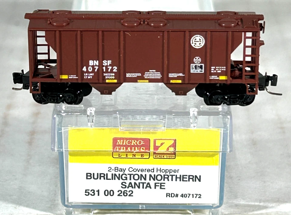 MICRO-TRAINS Z SC 2-BAY COVERED HOPPER CAR BNSF 53100262 - Image 1 of 3
