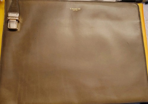 Coach 63716 abito verde oliva scuro pelle tucklock portafoglio con tasche nuovo con etichetta