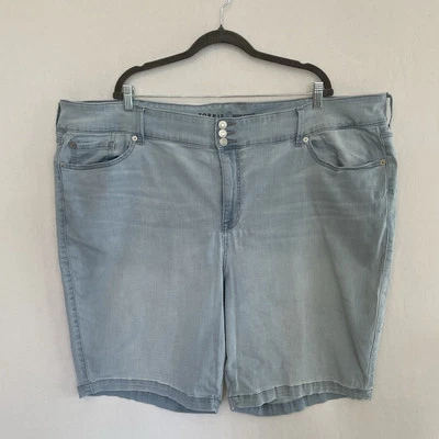 TORRID Jegging Bermuda Super Soft Size 30 5 Pocket Jean Style Light Denim Wash - Image 1 of 4