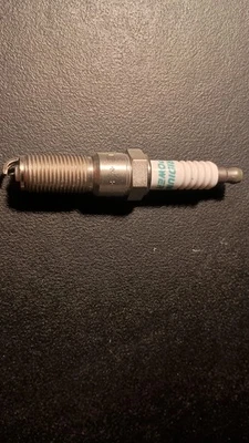 Chevrolet Suburban 1500 5.3 2016 bujía potencia iridio DENSO 5349 ITL16 Japón Foto 1 de 4