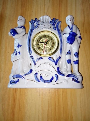 Horloge Vintage en porcelaine Style Baroque  Hauteur : 23 cm - Photo 1/4