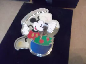 2005 Disneyland Resort Mickey Mouse Seasons Greeting Pin Limited Edition NIB - Picture 1 of 6