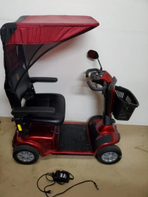 4 wheel mobility scooter with canopy/shade - Image 1 of 4