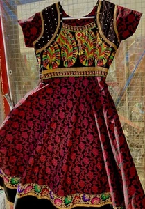 Kleid Made In India mit Strass mittlere Verzierung knielang - Bild 1 von 9