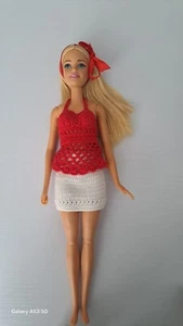 Muñeca Barbie en traje de ganchillo hecho a mano. - Imagen 1 de 3