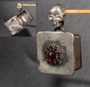 RR antico ciondolo argento scatola teschio diavolo ricordo mori vittoriano granato boemo - Foto 1 di 22