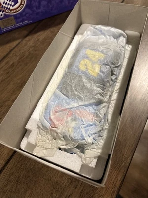 Jeff Gordon #24 DuPont Peanuts 50th Celebration Snoopy 1/24 Action Nascar 2000 Foto 1 de 4