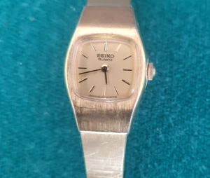 Vintage Seiko Quartz Ladies Wrist Watch 17mm 5420-5039 -Needs a Battery - Picture 1 of 8