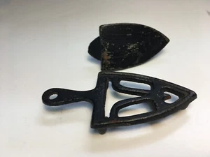 Vintage Miniature Cast Iron Sad Iron Flat and Trivet Set Salesman Sample - Toy - Picture 1 of 3