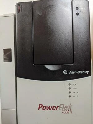 Allen Bradley 20DD8P0A0EYNANANE PowerFlex 700S AC Drive 8 A 5 HP 20D Foto 1 de 4