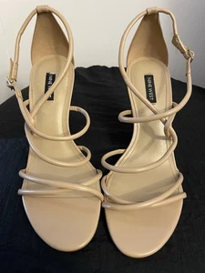 Sandalias de cuero con tiras Nine West color topo. Talla 10 - Imagen 1 de 5
