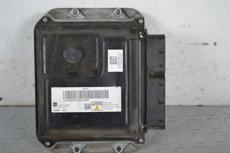 81113 Centralina ECU Opel Astra J  Dal 2009 al 2020 Cod 55577647 - Immagine 1 di 4