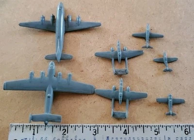 Lote de 7 aviões vintage de plástico Kellogg brinquedos de cereais Promos P-61 B-24 Segunda Guerra Mundial - Imagem 1 de 4