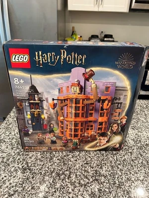 LEGO (76422) Harry Potter: Diagon Alley: Weasleys' Wizard Wheezes - Nueva caja abierta Foto 1 de 4