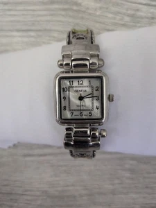 Geneva Damenuhr silberfarben/grün Perlmutt Zifferblatt neue Batterie - Bild 1 von 8