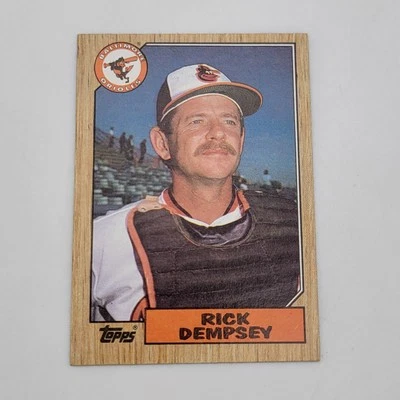 1987 Topps #28 Rick DEMPSEY Catcher Baltimore ORIOLES - Image 1 of 4
