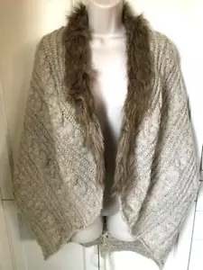 XOXO Cardigan Sweater NWT SZ S Oversized Faux Fur Collar Chunky Cable Knit Beige - Picture 1 of 11