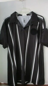 SCORE ~ schwarz mit weißen Streifen FUSSBALLSCHIEDSRICHTER POLOSHIRT ~ Erwachsene groß - Bild 1 von 2