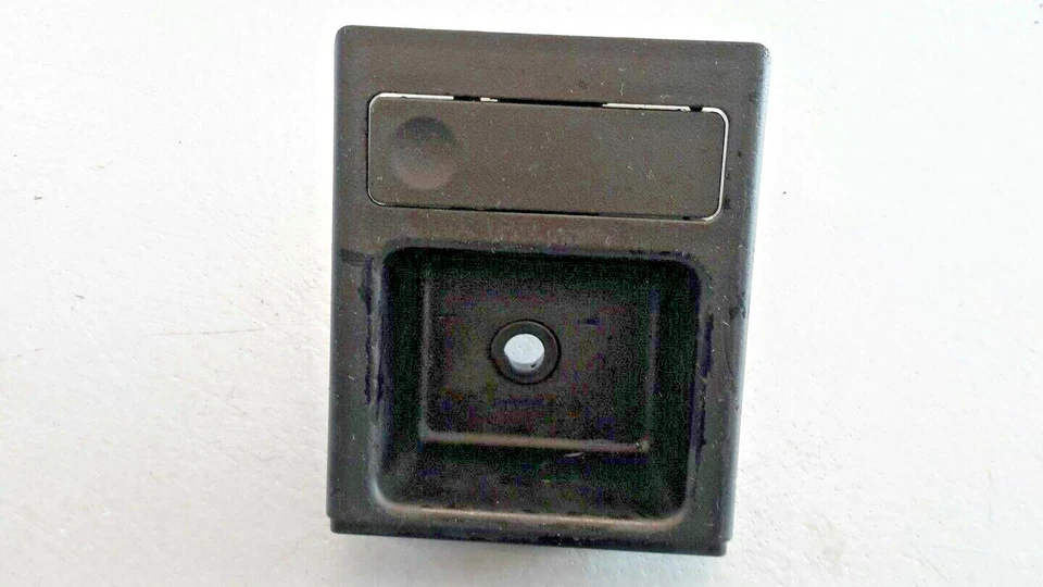 Оригинальные консольные подстаканники для монет 51168217957 для 2001-2005 BMW 325ci 325i 325xi 330c - Изображение 1 из 4