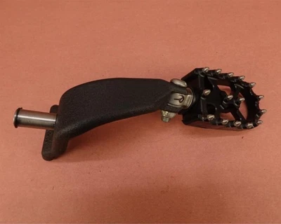 2007 - 2011 Harley Davidson Dyna Street Bob FXDBI 右前驱动脚钉 — 第 1/4 张图片