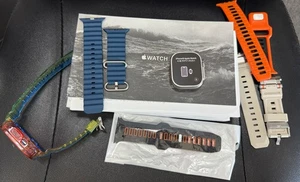 Apple Watch Ultra 2 49 mm + accessoires, GPS + cellulaire - Photo 1 sur 3