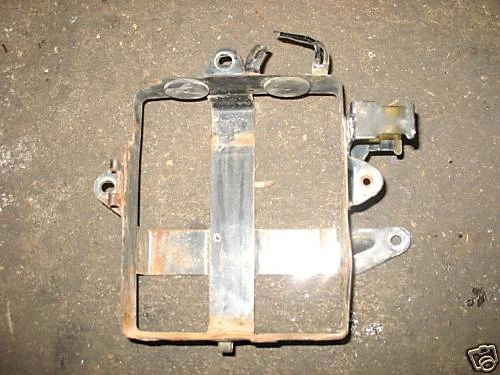 79 HONDA CM400T CM400 CM 400 T BATERÍA CAJA BANDEJA SOPORTE Foto 1 de 1
