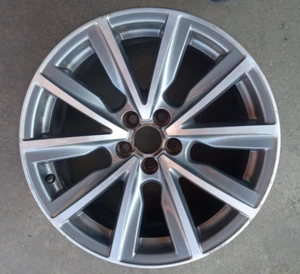 Original Audi A1 S1 S-Line 17 Zoll 8X0601025AT 2010-2018 - Bild 1 von 4