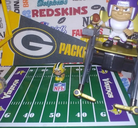 NFL Teenymates 2019 GB Packers QB Aaron Rodgers Gold box exclusive figure Cover