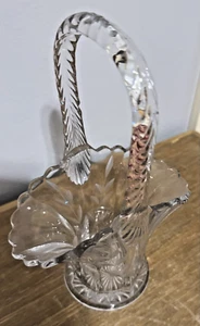 Vintage geätzt mit Blättern Kristall 10 Zoll Glas gedrehter Griff Braut Korb - Bild 1 von 11
