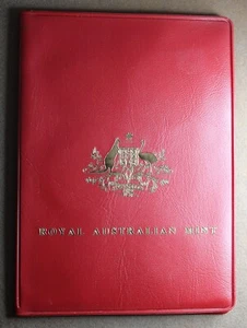 * 1979   6 COIN MINT SET IN FOLDER MILKY TONING #BL73 - Picture 1 of 10