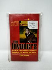 1967 THE INVADERS Roy Thinnes UFO FLYING SAUCER Cover ABC TV TIE-IN Paperback