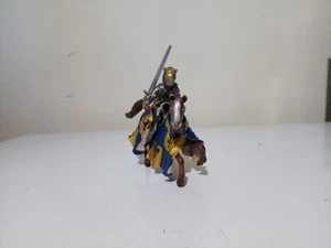 Schleich-2003 Fantasy-Blue and yellow lion horse Knight w/ shield and Sword - Picture 1 of 4