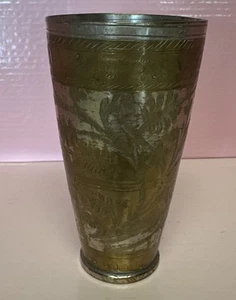 Copa copa de latón plateado vintage - perseguida a mano con pergamino floral - alta ornamentada - Imagen 1 de 6