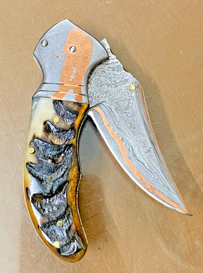 Faca dobrável feita à mão de aço cobre damasco com cabo de chifre de carneiro - colecionável - Imagem 1 de 4