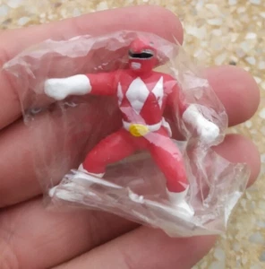 FIGURA DE GOMA RED POWER RANGER ROJO SABAN 1994 KINDER ? PANRICO ? 38mm - Imagen 1 de 2