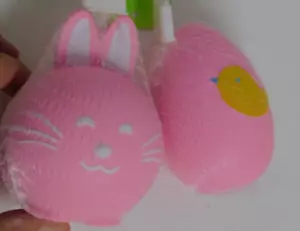 DOS juguetes sensoriales de huevo y conejo suave suave rosa de Pascua alivio del estrés - Imagen 1 de 4