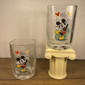 Juego de 2 vasos Walt Disney World Mickey Mouse Celebration 2000 de McDonald’s - Imagen 1 de 9
