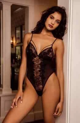 Nuevo con etiquetas Charlize Tanga de Encaje Peluche EN FLOR DE JONQUIL S Pequeño Negro Foto 1 de 4