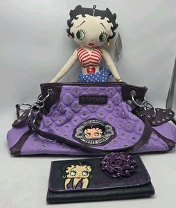 Betty Boop Púrpura Estrás Acolchado Monedero Rosa Cartera Y Muñeca De Colección Paquete  - Imagen 1 de 17