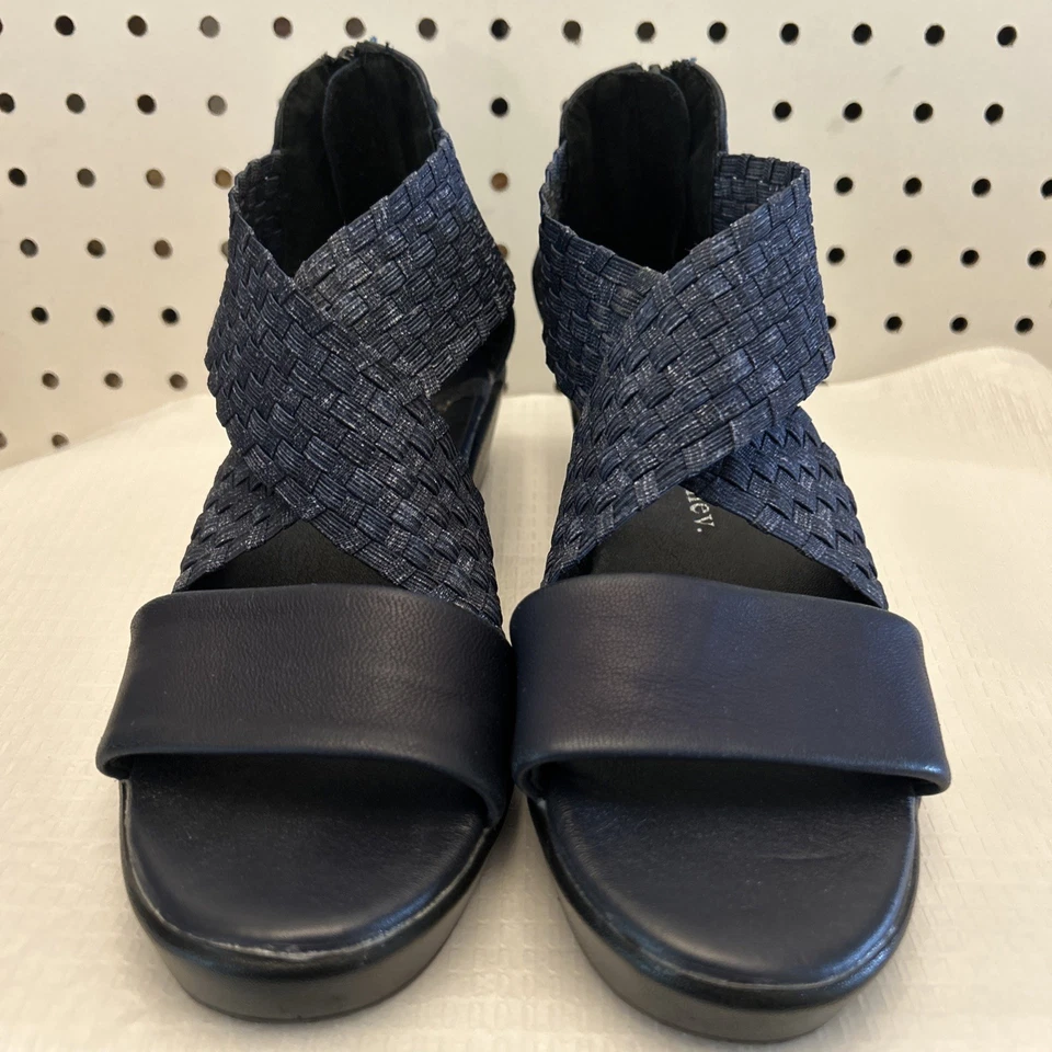 Сандалии BERNIE MEV темно-синие низкие на танкетке тканые с крестовым ремешком размер 38 - Изображение 1 из 4